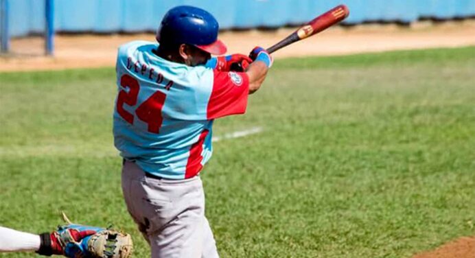 Frederich Cepeda Hace Historia: Nuevo Rey de los Hits en el Béisbol Cubano