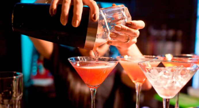 Gana Cantinera Cubana Primera Competencia Internacional de Coctelería