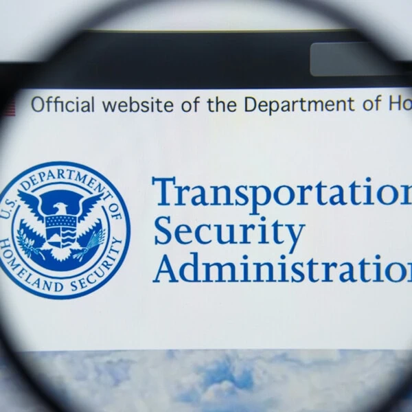 Gobierno de Estados Unidos Impone Nuevo Requisito de Identificación de Migrantes