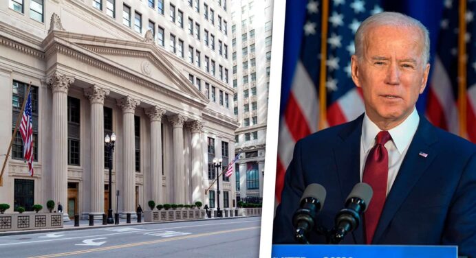 Gobierno de Joe Biden Prevé Disminuir Cargos Excesivos por Sobregiro