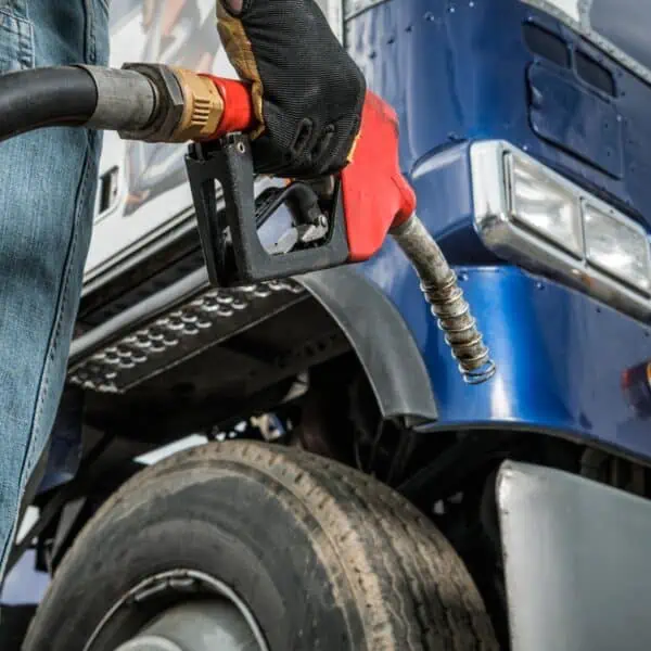 Habilitan Servicentro para Venta de Combustible a Transportistas Privados en Provincia Cubana