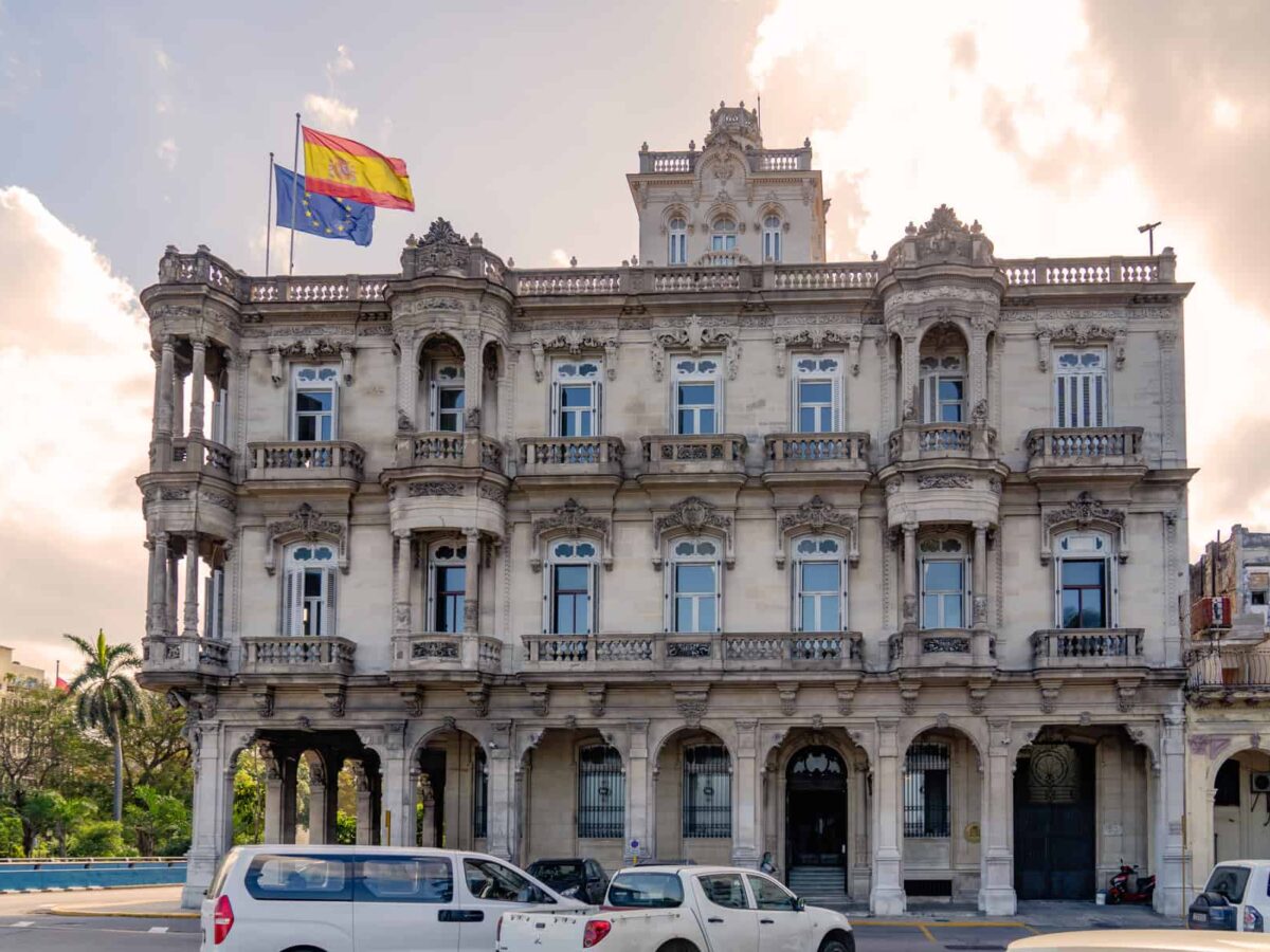 Horarios para la Recogida de Documentos en el Consulado General de España