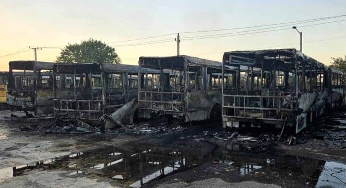 Incendio Cerca de la Terminal de Ómnibus de Mulgoba en La Habana: ¿Accidente o Sabotaje?