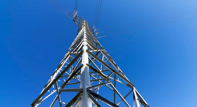 Informan Acerca de la Producción de Torres de Acero para Líneas de Alta Tensión en Villa Clara