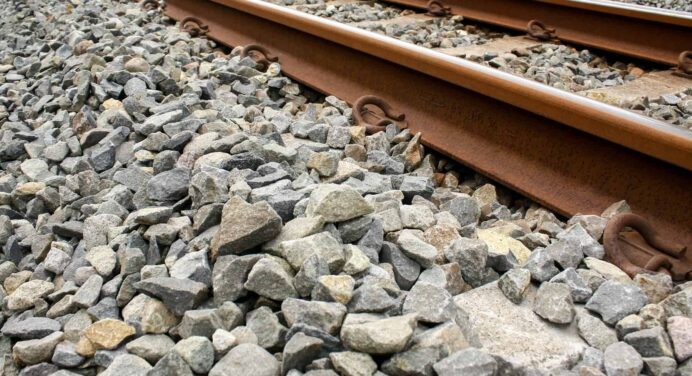 Inicia Exportación de Piedra Rajón para Proyecto Ferroviario en México