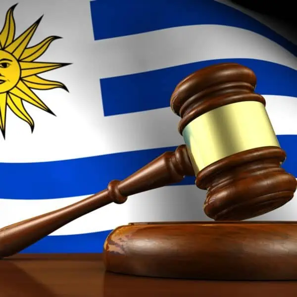 Inmigrantes Cubanos Asentados en Uruguay Enfrentan Orden de Desalojo