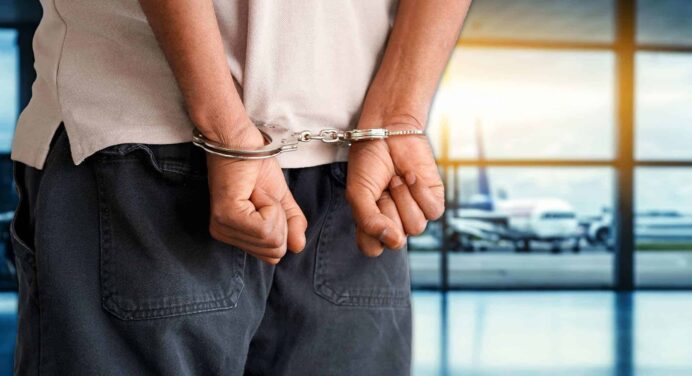 Detienen a Cubano que Intentó Entrar a Panamá con Miles de Dólares Sin Declarar