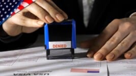 Jueces Podrán Negar Asilo en EE.UU. Sin Audiencia: Nueva Política Genera Alarma