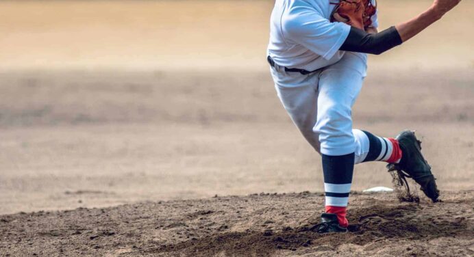 Lanzador Cubano se Convierte en Líder de Rescates en la Liga Central de Japón