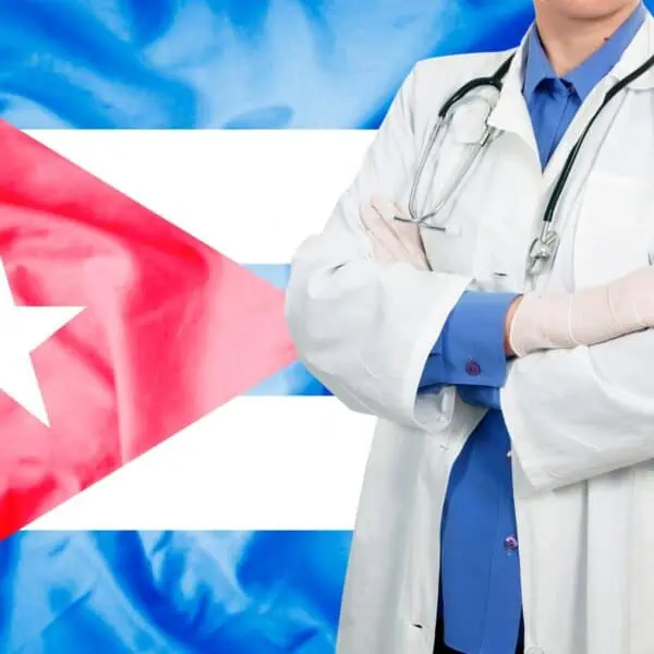 Lanzan Licitaciones para Tratamientos Especiales a Médicos Cubanos en Algunos Estados de México
