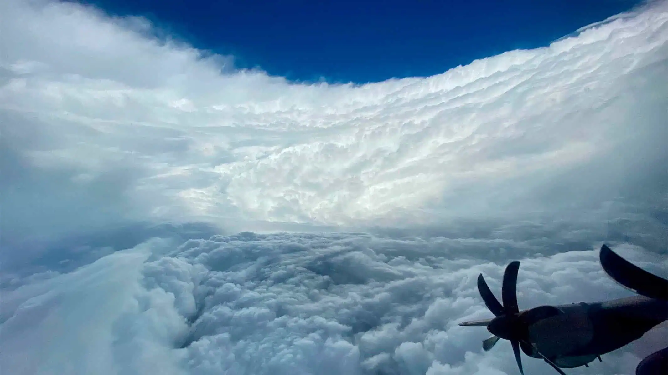 Las Impresionantes Fotos del Ojo del Huracán Beryl que Captaron Dos Aeronaves Estadounidenses