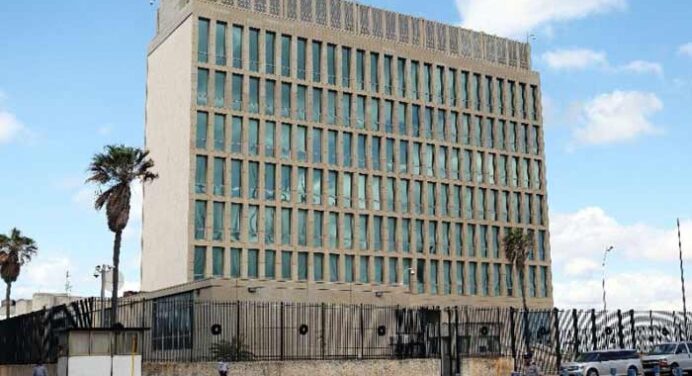 Limita servicios Embajada de Estados Unidos en Cuba