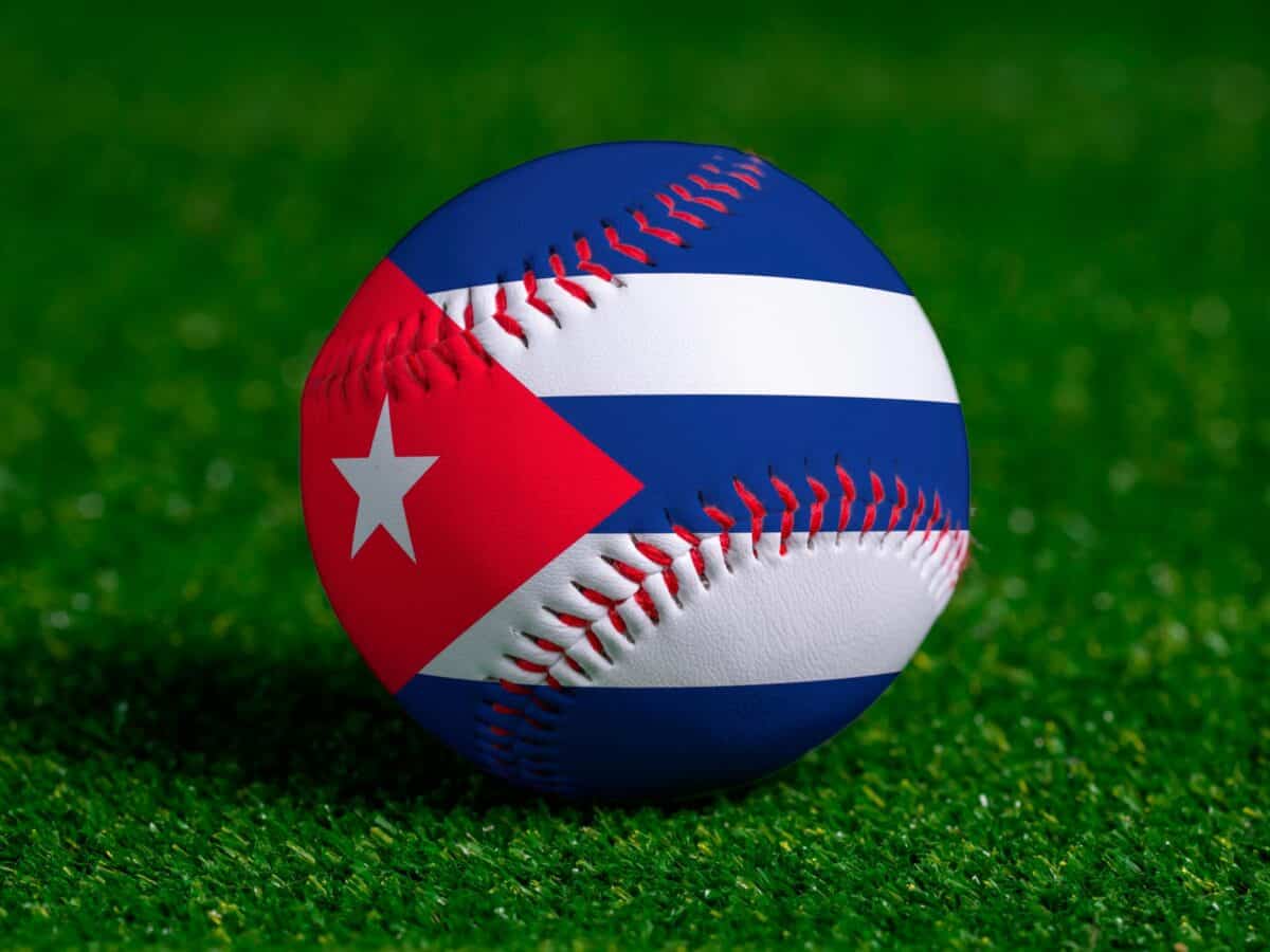 Más Atletas Abandonan el Deporte Cubano