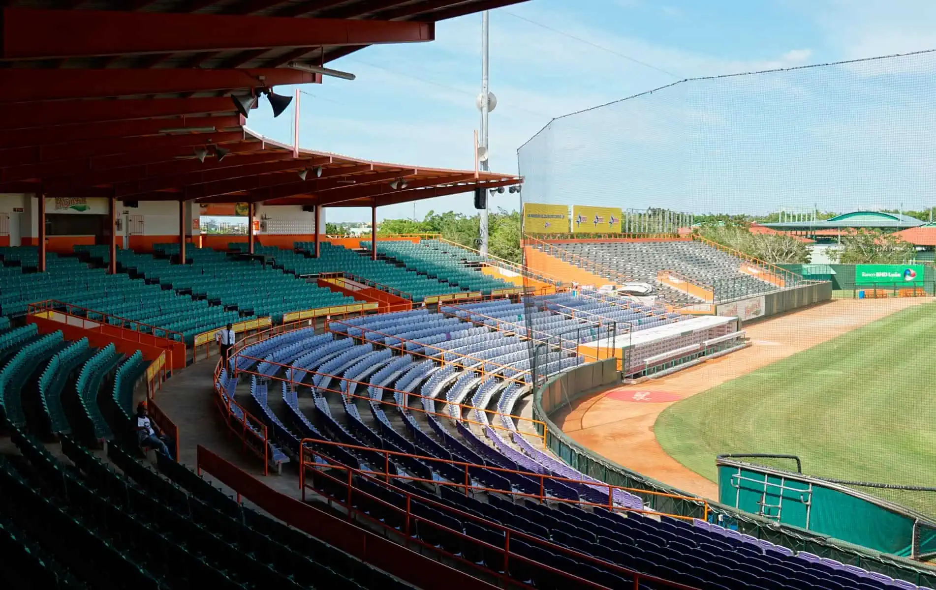 Más Cubanos Firman Contrato con Equipo de Liga Profesional de Béisbol de República Dominicana