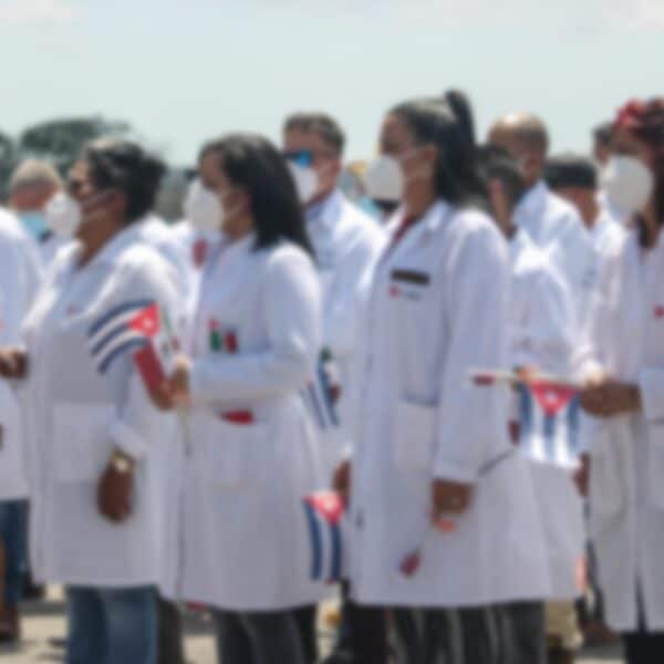 Medio Centenar de Médicos Cubanos Prestarán Servicios en Italia