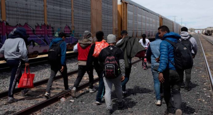 México Podría Comenzar Deportación Aérea de Migrantes Cubanos