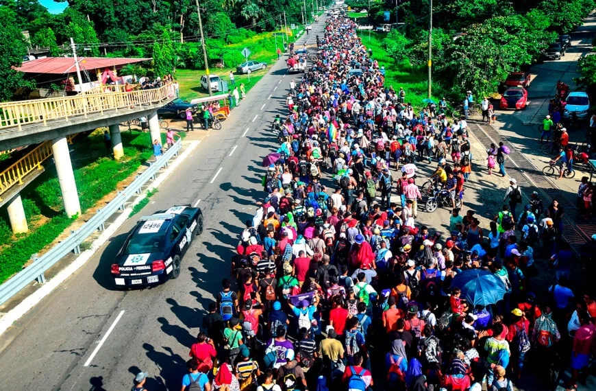 Nueva Caravana de Migrantes Avanzan a Pie por el Sur de México Rumbo a los EE.UU