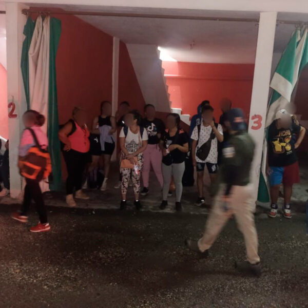 Migrantes Cubanos Detenidos en Hotel de México