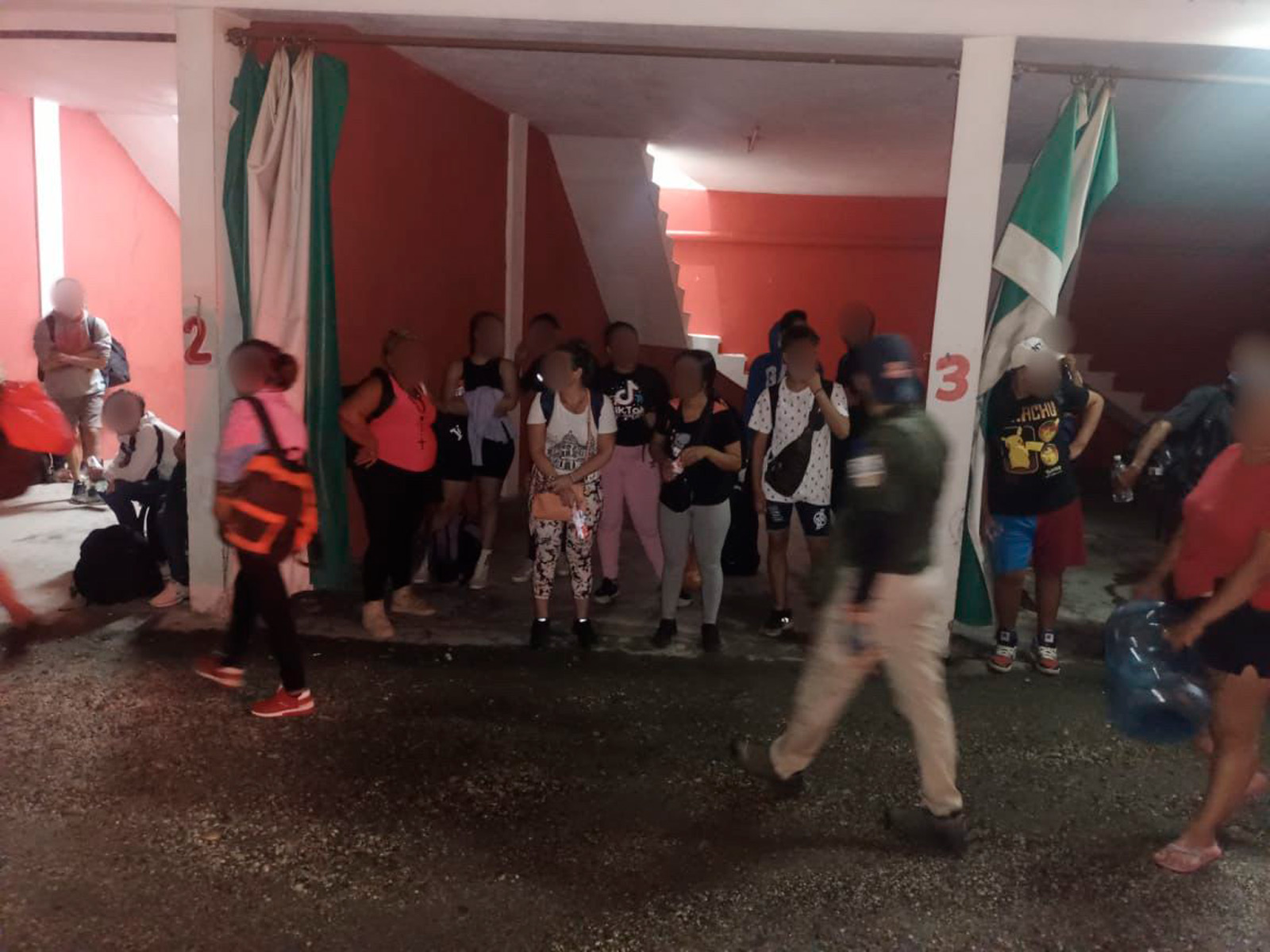 Migrantes Cubanos Detenidos en Hotel de México