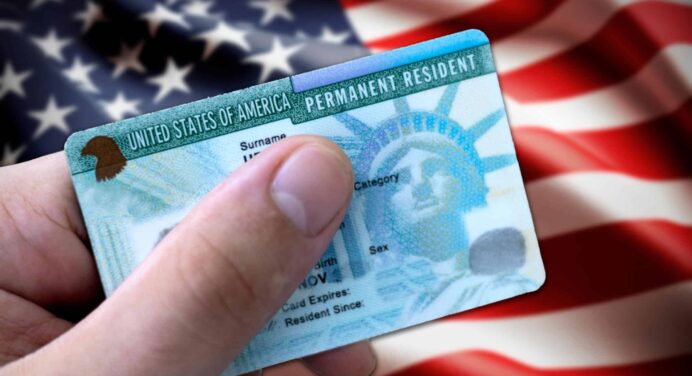 Nuevas Reglas para Obtener la Green Card: EE.UU. Refuerza Controles y Revisa Redes Sociales
