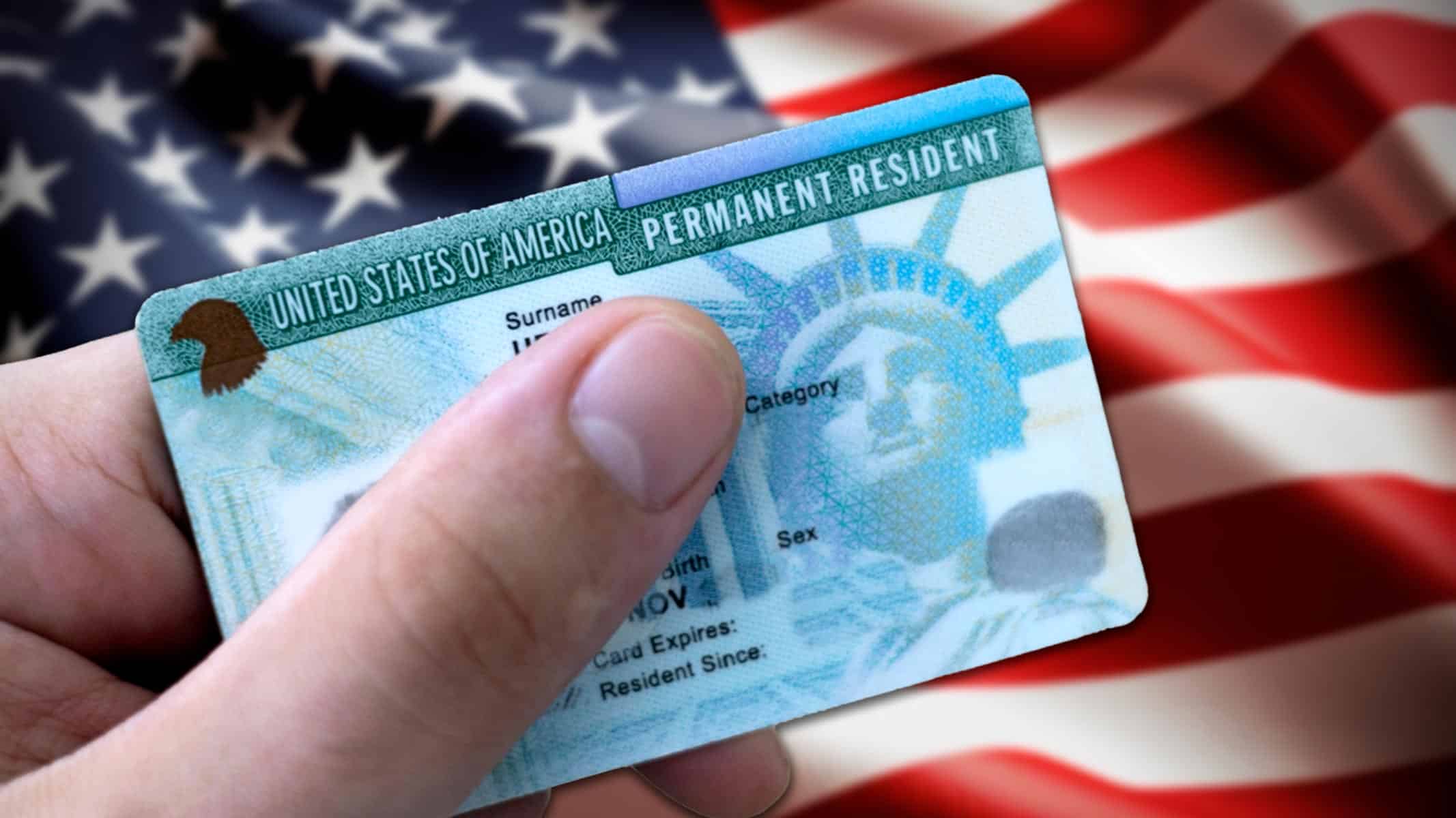 Nuevas Reglas para Obtener la Green Card: EE.UU. Refuerza Controles y Revisa Redes Sociales