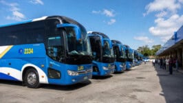 Terminal de ómnibus interprovincial en Cuba durante la implementación del nuevo sistema de reservas para viajes.