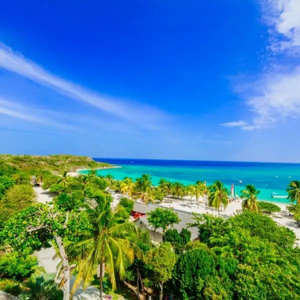 Oferta de Excursión Turística a Playa Guardalavaca con Havanatur Julio 2023