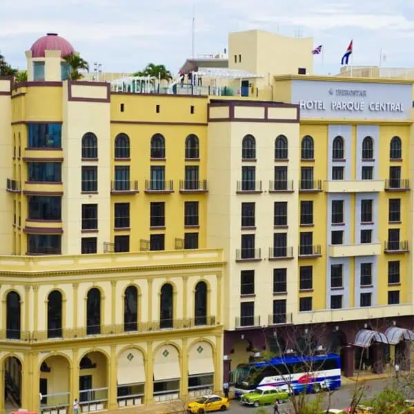 Ofertas de Havanatur para Instalaciones de la Cadena Iberostar Hotels & Resort para Abril 2023