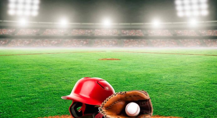 Pelotero Cubano Recibe Anillo de Campeón de la Serie Mundial 2022
