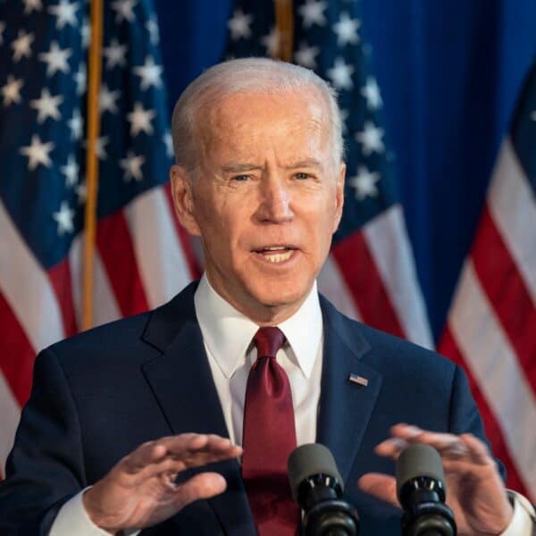 Peticion de Biden al Congreso podria Facilitar papeles a Migrantes