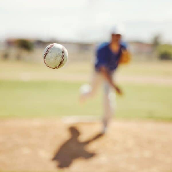 Pitcher Cubano Abandona la Isla