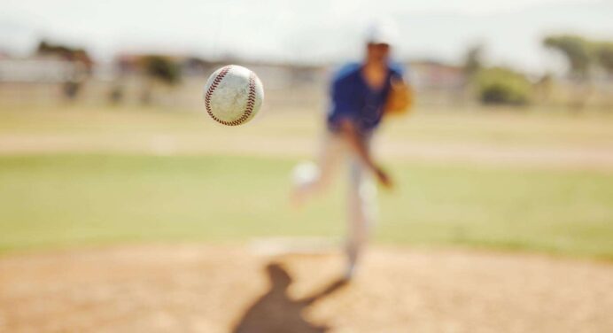 Pitcher Cubano Abandona la Isla 