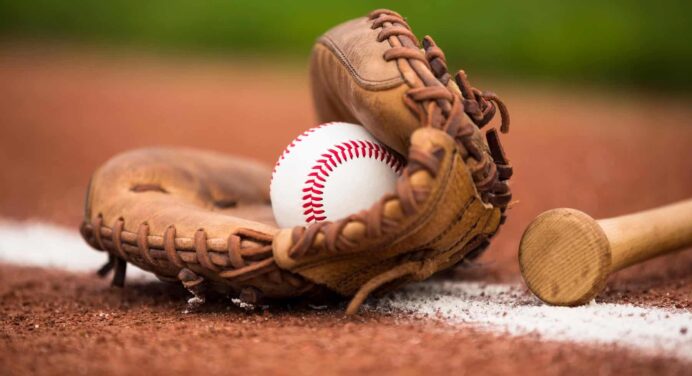 Más Logros y Deserciones para el Béisbol Cubano: Pitcher Vence en Europa y Jardinero Abandona en México