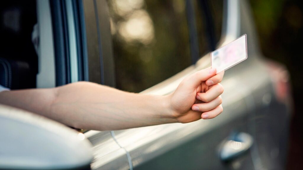 Plazos estimados del trámite de licencia en Uruguay para cubanos