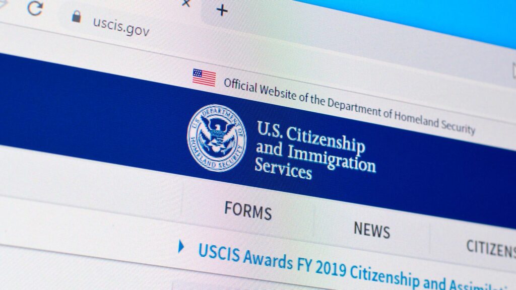 Por qué dos personas con el mismo trámite pueden tener tiempos distintos 