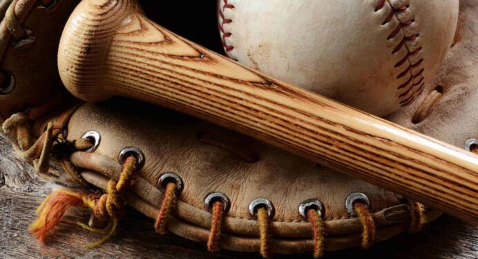 Presidente de las Pequeñas Ligas del Béisbol Visita a Cuba