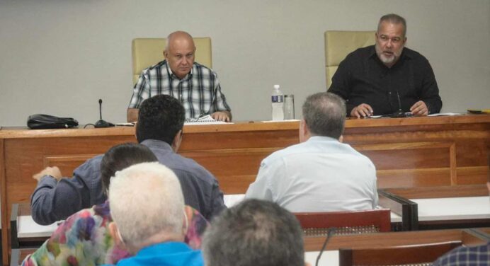 Primer Ministro Cubano se Pronuncia sobre Atrasos en Entrega de Paqueterías