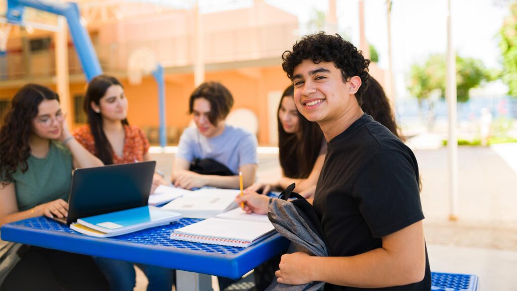 Qué cubren estas becas y qué apoyo económico ofrecen