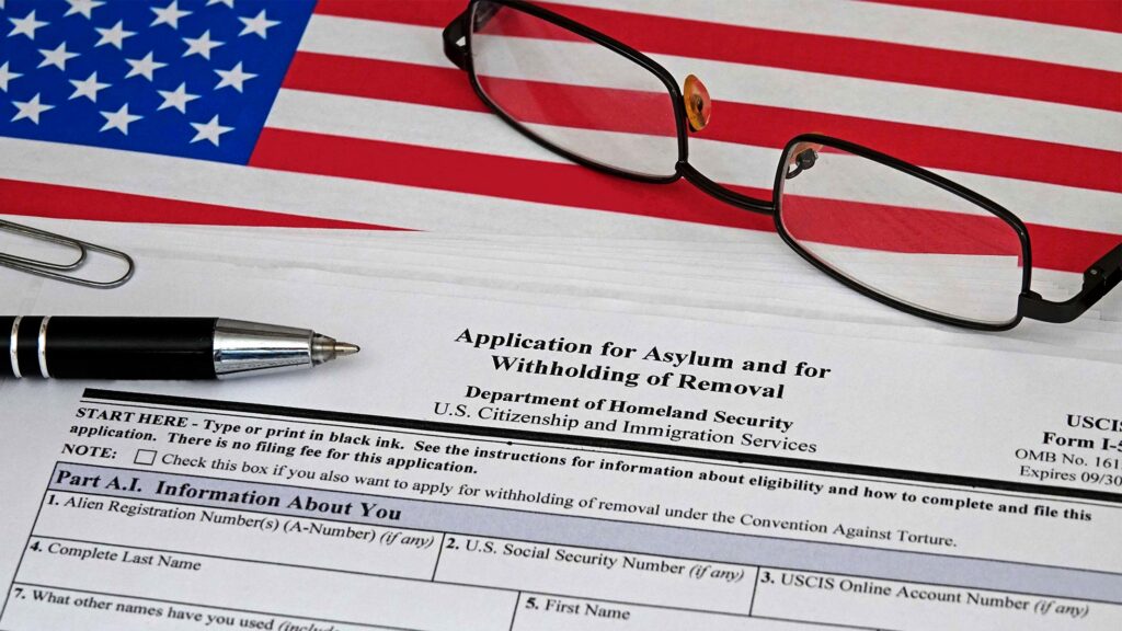 ¿Qué ocurre después de solicitar asilo? Tiempos, permisos y escenarios posibles