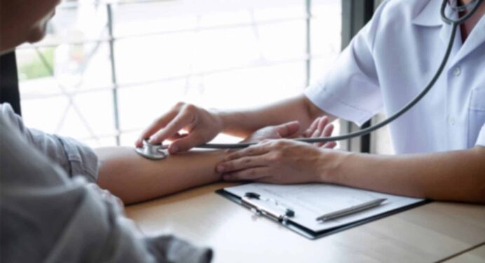 Quedan Inhabilitados para Ejercer como Especialistas Dos Médicos Cubanos en Uruguay