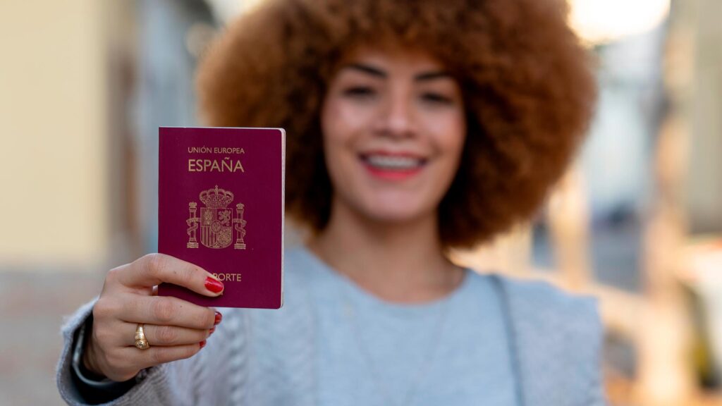 Renovación del arraigo social y paso a residencia ordinaria