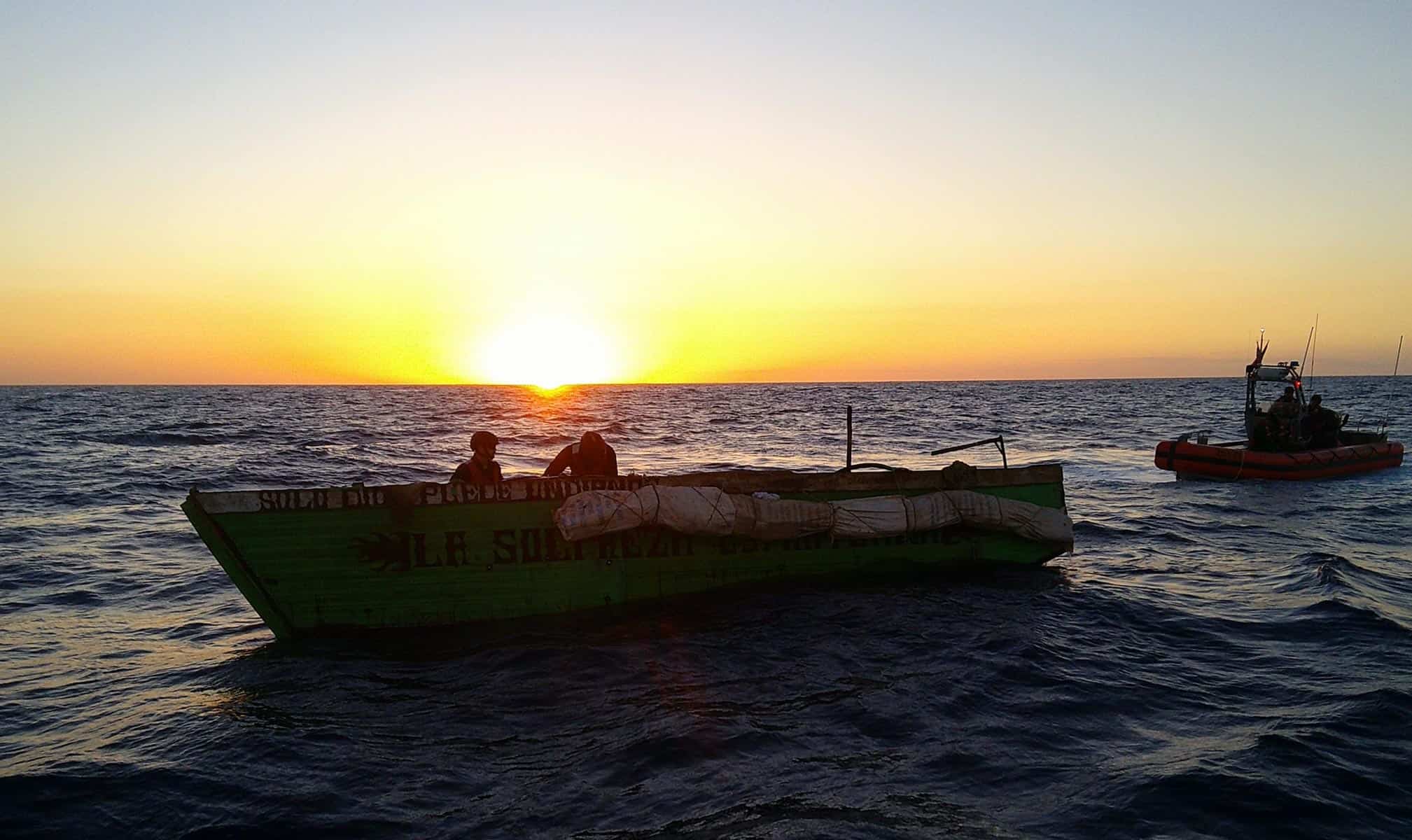 Repartían Nuevos Grupos de Migrantes Cubanos 13 de Abril