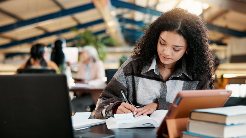 Requisitos generales para cubanos que desean postular a becas en Francia