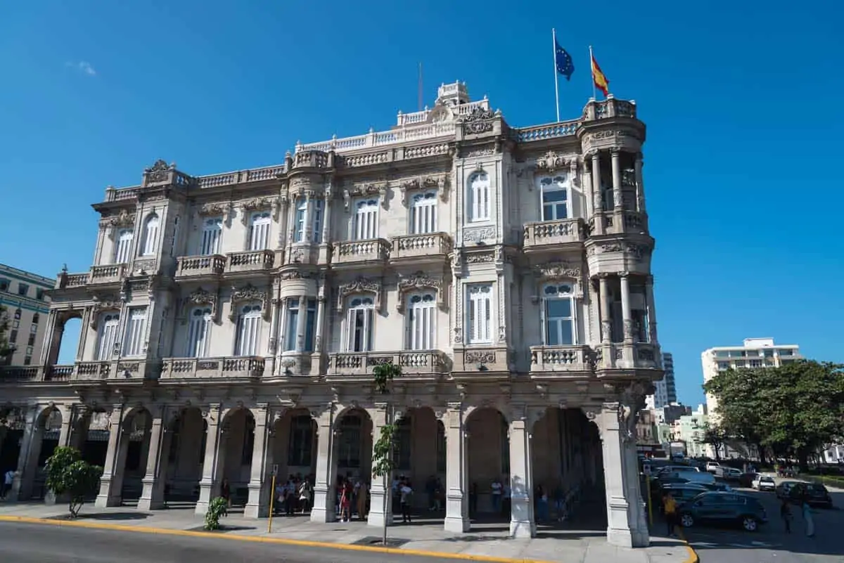 Restablecen los Servicios en el Consulado de España