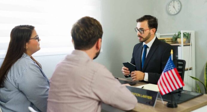 Atención Cubanos en EE.UU: El Gobierno Revisará miles de Green Cards