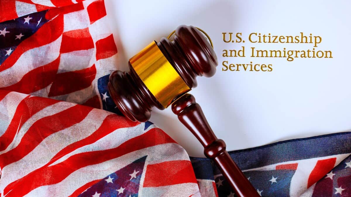 ¿Se Abre una Nueva Puerta Para los Cubanos con I-220A? Esto Decidió una Corte Federal