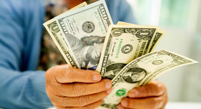 ¿Se Podrán Comprar Dólares en los Bancos Cubanos? Lo que Establece la Nueva Norma