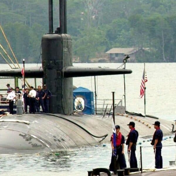 Submarino Nuclear de EE.UU. Llega a Guantánamo: ¿Rutina o Estrategia de Defensa?