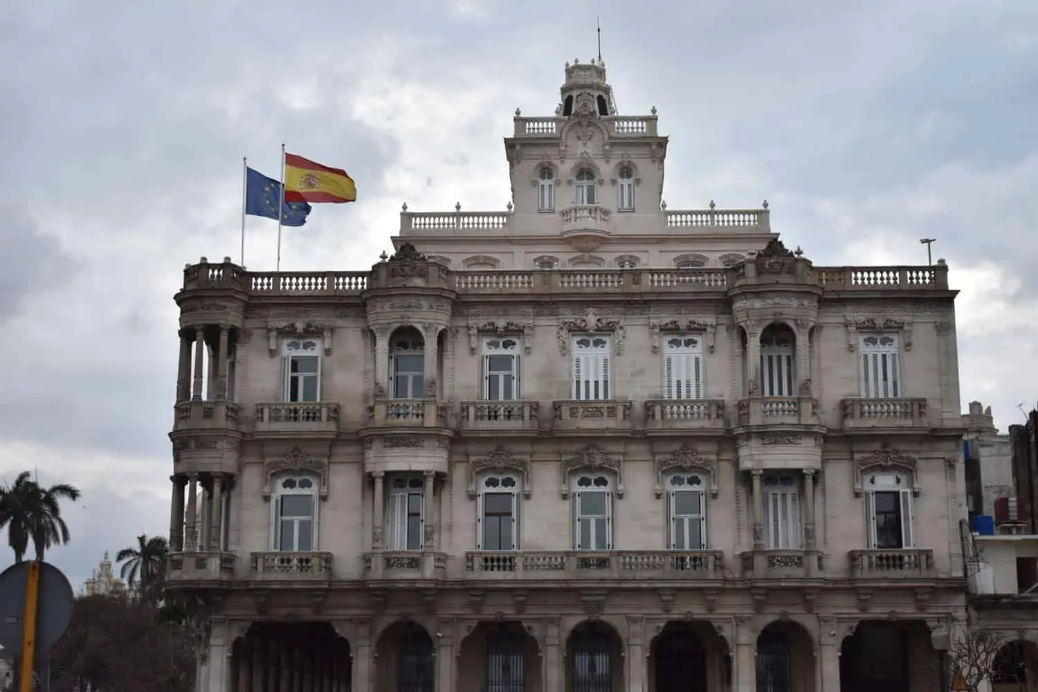 Suspenden Servicios de Atención al Público en el Consulado de España
