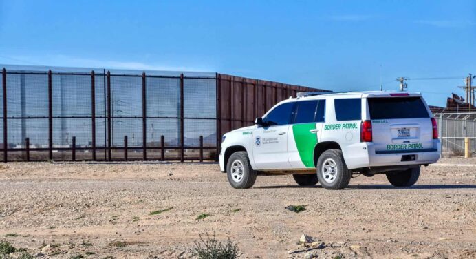 Texas Reforzará con Efectivos Militares su Frontera con México